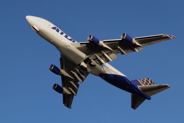 Boeing 747-400 (N493MC) - Takeoff from 15-33.