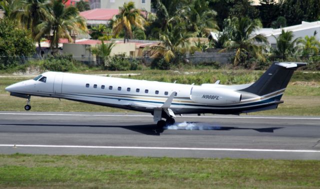 Embraer ERJ-135 (N908FL)