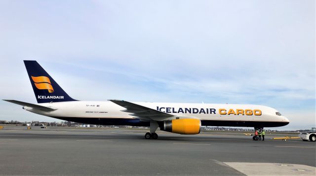 Boeing 757-200 (TF-FIH)