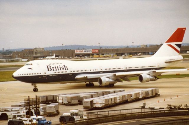 Boeing 747-200 (G-.....) - jul 82 heathrow