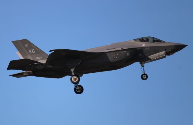 Lockheed F-35C (15-5137)