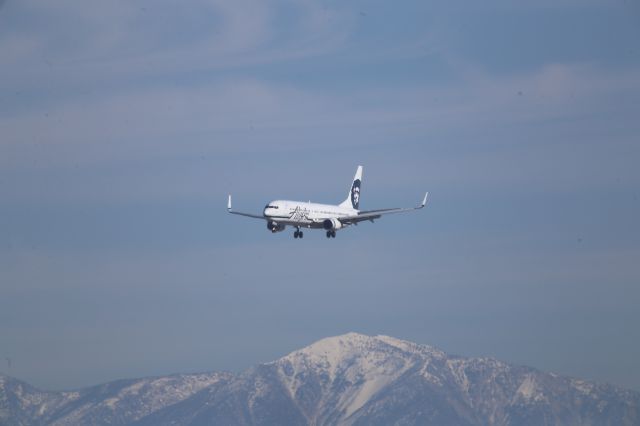 Boeing 737-900 (N320AS)