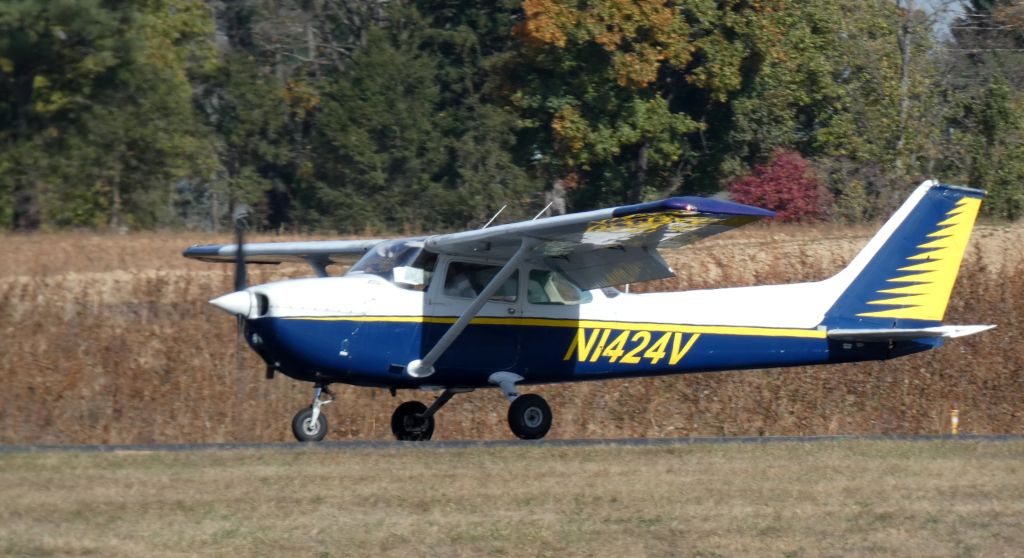 Cessna Skyhawk (N1424V) - Shown here is a 1974 Cessna 172M Skyhawk in the Autumn of 2024.