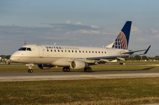 Embraer 170/175 (N645RW)