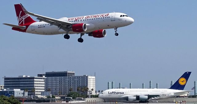 Airbus A320 (N285VA)