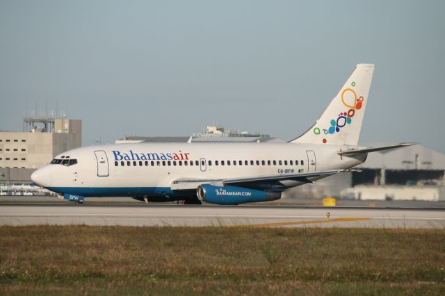 Boeing 737-200 (C6-BFW)