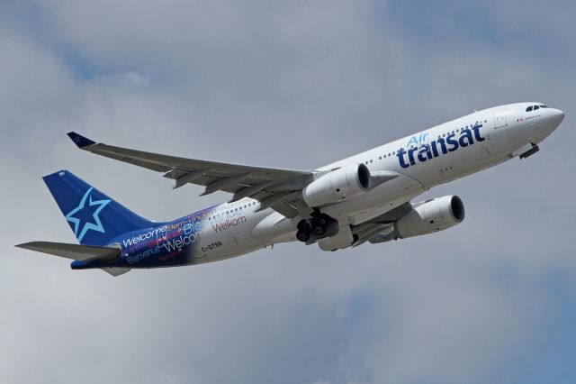 Airbus A330-200 (C-GTSN)