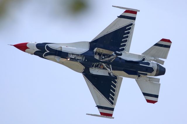 Lockheed F-16 Fighting Falcon — - Thunderbird #1, banking hard over our street on final for Cleveland Hopkins on 30 Aug 2019 after rehearsing downtown for the Cleveland Air Show. Not too bad of shot from our neighborhood and 30-seconds warning. After all, I couldn’t spill my nice cold beer.