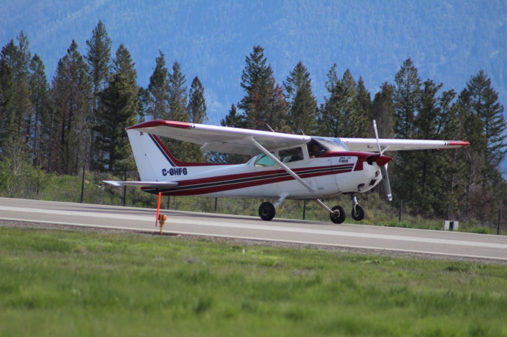 Cessna Skylane (C-GHFG)