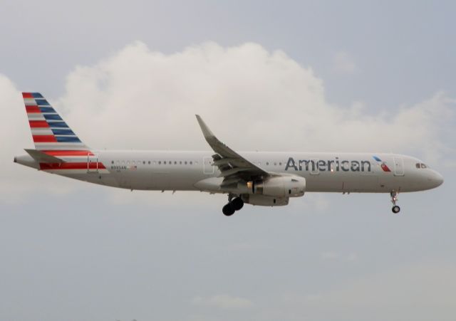 Airbus A321 (N995AN)