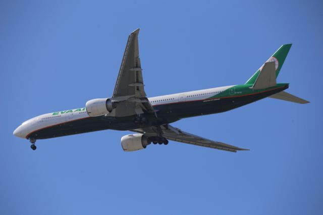 BOEING 777-300ER (B-16716)