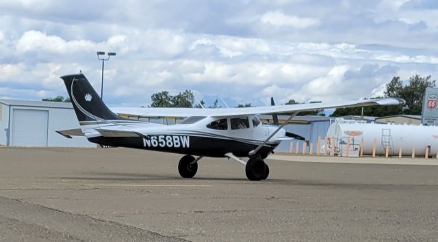 Cessna Skylane (N658BW)
