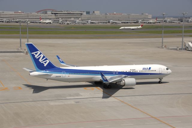 BOEING 767-300 (JA623A) - Taxi at Haneda Intl Airport on 2011/7/6