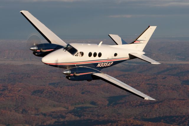 Beechcraft King Air 90 (N335AP)