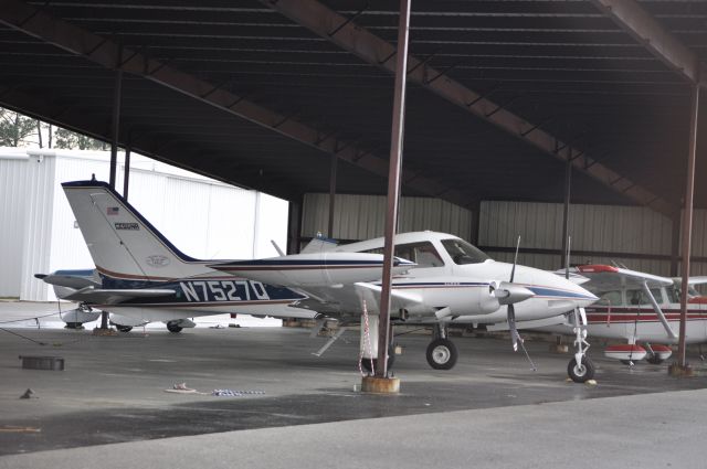 Cessna 310 (N7527Q)