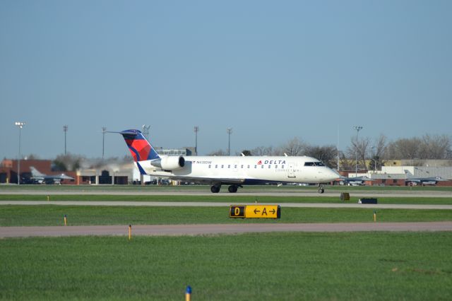 Canadair Regional Jet CRJ-200 (N438SW) - N438SW departing from KFSD