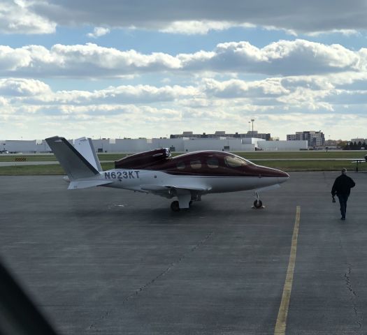 Cirrus Vision SF50 (N623KT)