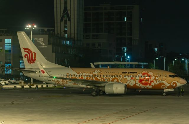 Boeing 737-700 (B-5214)