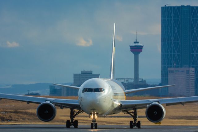 BOEING 767-300 (N323UP)