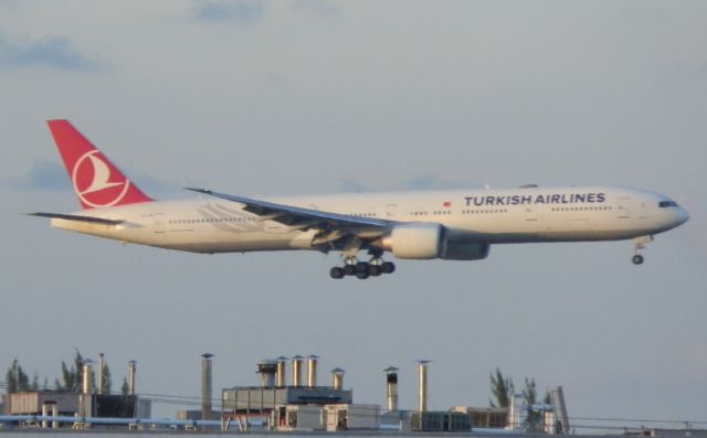 BOEING 777-300ER (TC-JJN)