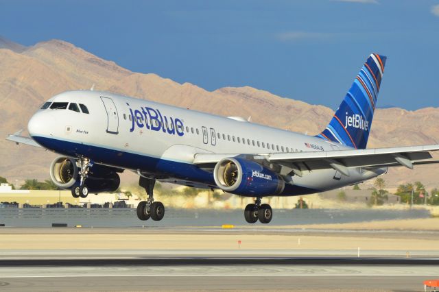 Airbus A320 (N584JB)