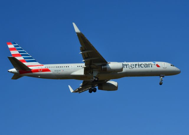 Boeing 757-200 (N936UW) - On final runway 36R - 3/4/16