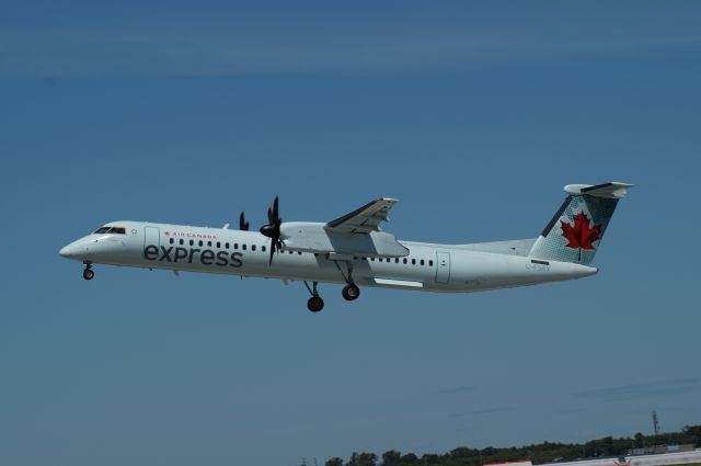 de Havilland Dash 8-400 (C-FSRY)