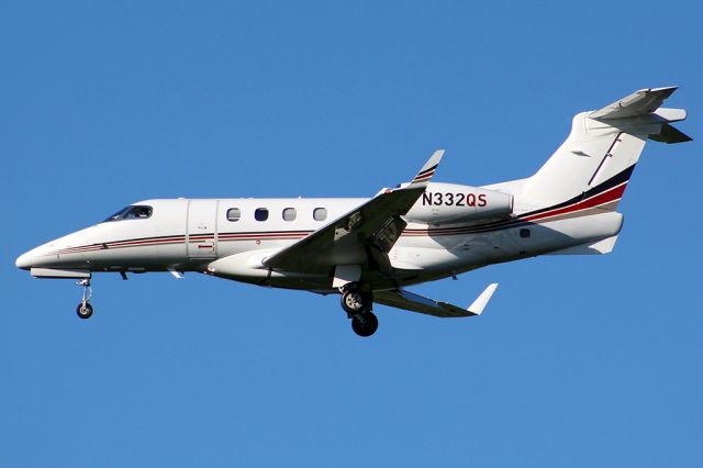 Embraer Phenom 300 (N332QS)