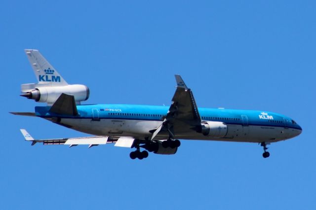 Boeing 747-400 (PH-KCK) - Arriving 33 L..