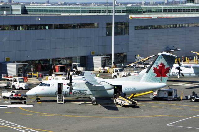 de Havilland Dash 8-100 (C-FPON) - Air Canada Express De Havilland Canada DHC-8-102 Dash 8 C-FPON in Toronto 