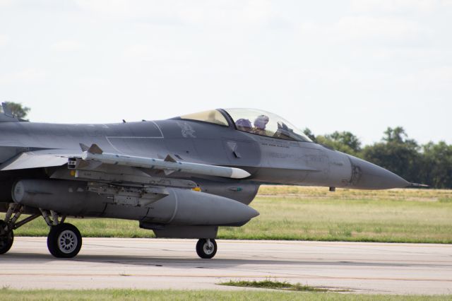 Lockheed F-16 Fighting Falcon —