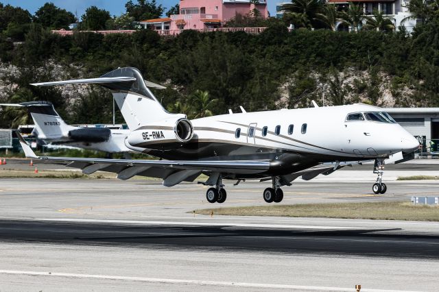 Bombardier Challenger 300 (SE-RMA)