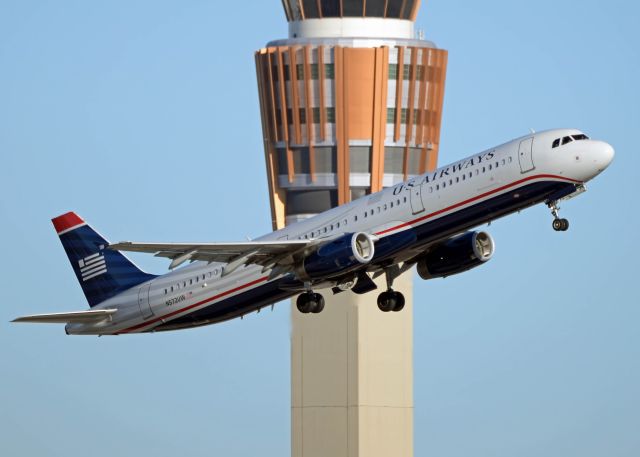 Airbus A321 (N572UW)