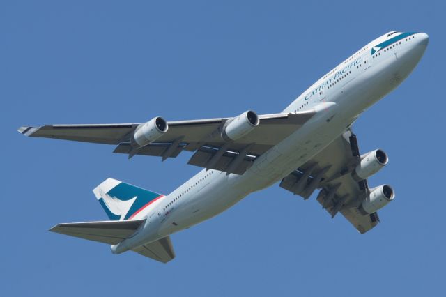 Boeing 747-200 (B-HUJ)