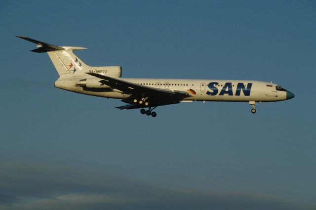 Tupolev Tu-154 (RA-85822) - Final Approach to Narita Intl Airport Rwy16R on 1996/12/27