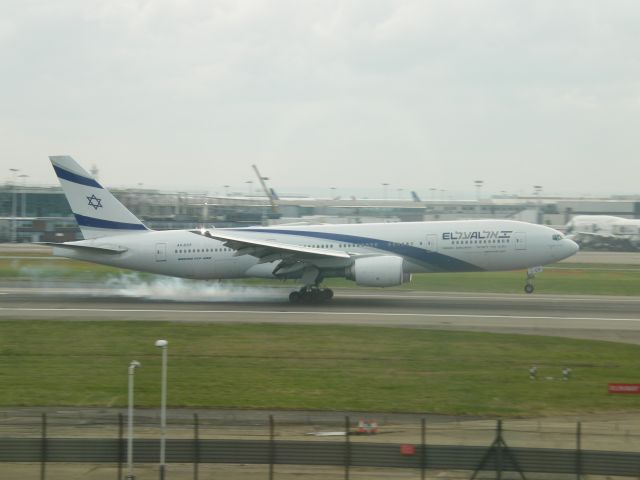 Boeing 777-200 (4X-ECF)