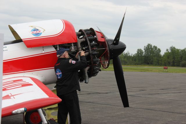 C-FYGP — - Spectacle aérien aéroport des cantons Bromont CZBM 16-08-2014 Yakovlev YAK 50 (The Dam Pub) 