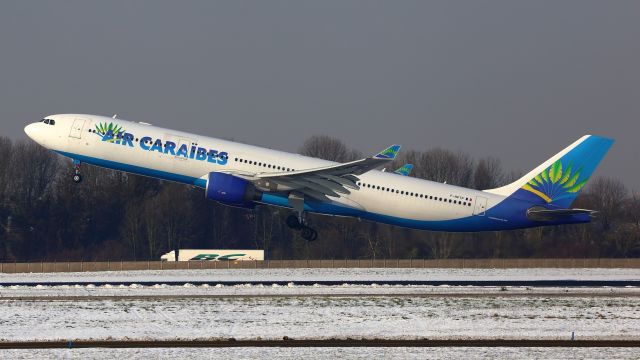 Airbus A330-300 (F-HPTP) - Snow at ORY. Take off 24/06