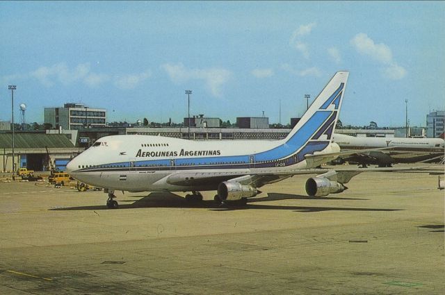 BOEING 747SP (LV-DHV) - scanned from postcardbr /aerolinas argentinas