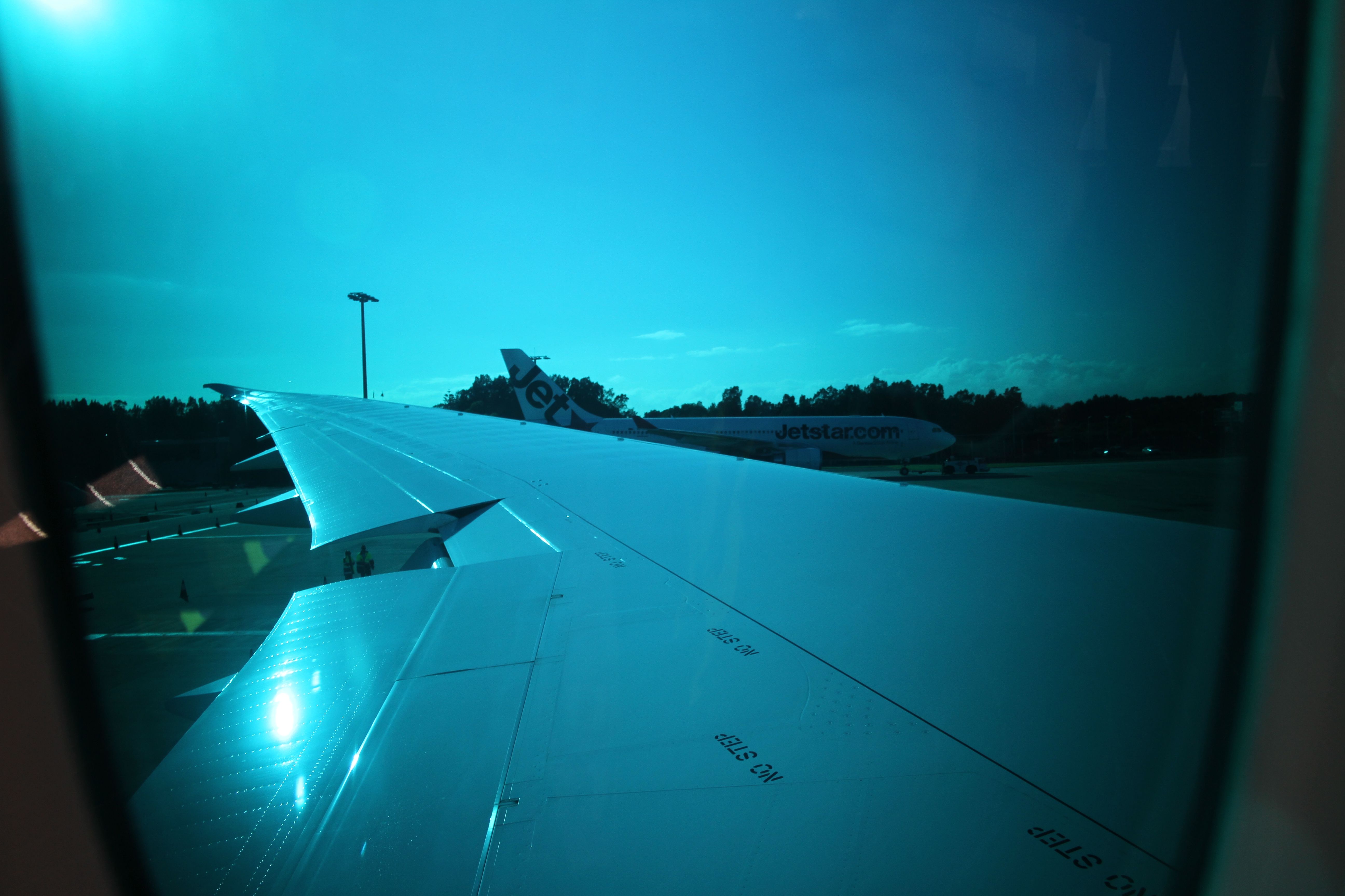 Boeing 787-8 (N787BX) - Note there is no pull down shade a button is pressed by the pax to tint the window