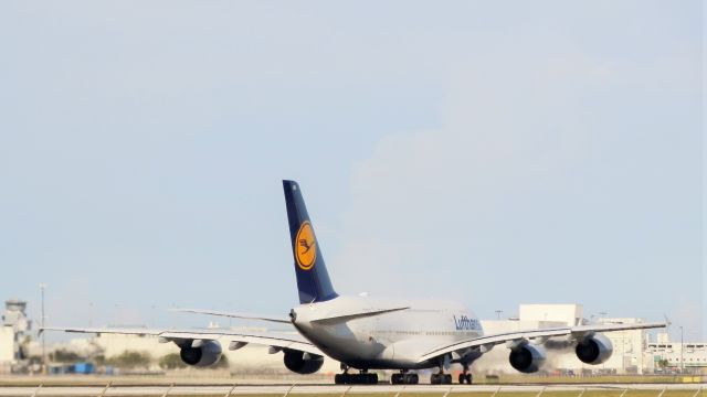 Airbus A380-800 (D-AIMM) - Takeoff roll!