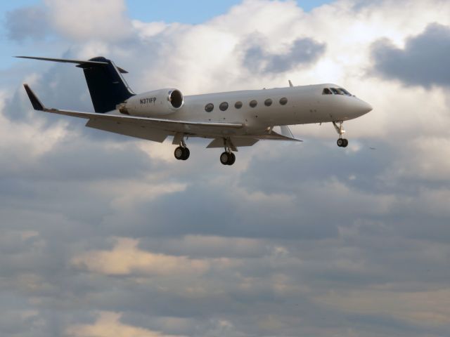 Gulfstream Aerospace Gulfstream IV (N371FP) - A perfect approach and landing on a very windy day.