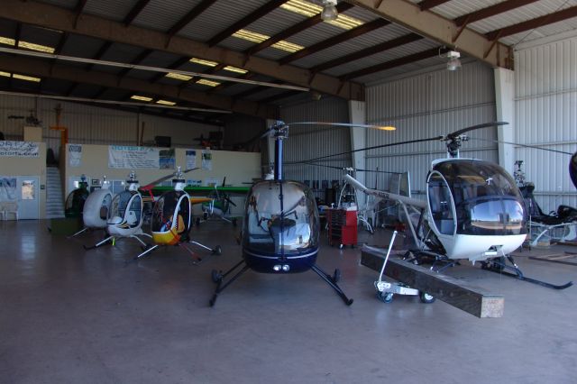 Robinson R-22 (N3040K) - Flight Training @ ROTOR F/X, Van Nuys, CA