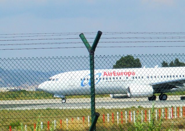 Boeing 737-800 (EC-LTM)