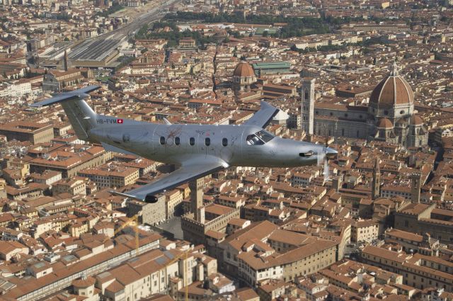 Pilatus PC-12 (N9RS) - In low level flight over Firenze.