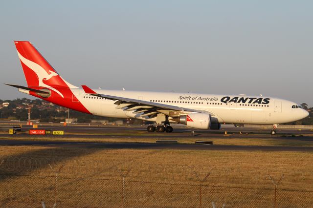 Airbus A330-200 (VH-EBM)