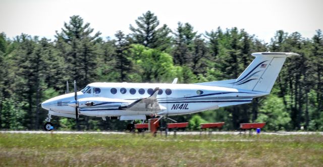 Beechcraft Super King Air 350 (N141L) - King Air 350 41L on take off roll at Plymouth