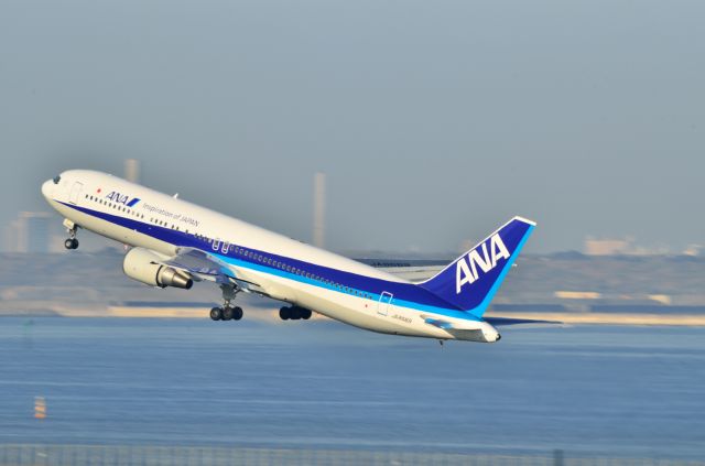 BOEING 767-300 (JA8669)