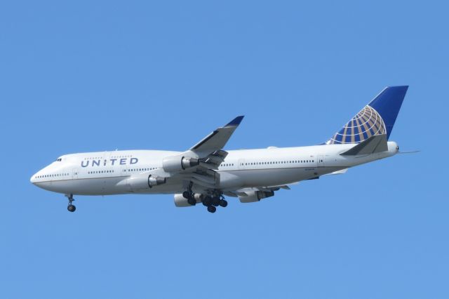 Boeing 747-400 (N120UA)