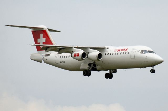 Avro RJ-100 Avroliner (HB-IYQ)